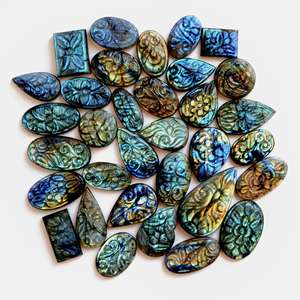 Labradorite Mughal naturelle, cabochon sculpté, 52 mm, 27 carats, chatoyant bleu ciré/huilé, cristal de guérison lisse, de qualité supérieure - Product Image 1