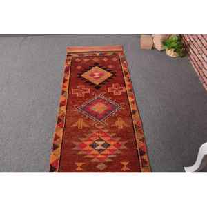 Alfombra Turca de 2.4x13.4 pies, Alfombra Vintage Tipo Runner, Alfombra de Lana Roja y Negra Estilo Suroeste - Product Image 4