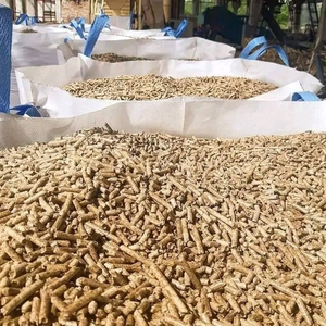 Granulés de bois de pin biomasse européens de haute qualité 6 mm certifiés DIN Plus/EN Plus-A1, sac de 15 kg, prêts à être expédiés - Product Image 1