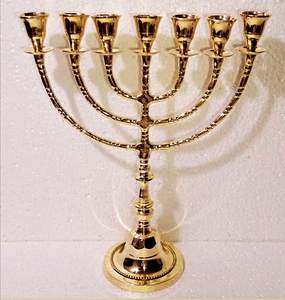 Menorah de Hanukkah de conception traditionnelle en couleur or et argent Menorah juive de bougie de neuf branches pour la décoration de Noël - Product Image 3