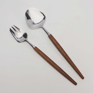 Juego de servicio de ensaladas para boda y fiesta, conjunto de mango largo de madera, redondo, de diseño plateado pulido, nuevo - Product Image 1