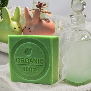 Savon de noix de coco biologique fait à la main | Produit végétalien naturel, qualité supérieure, exportation en vrac, approvisionnement direct d'usine - Product Image 1