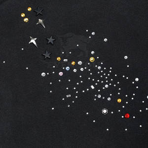 Sudadera con capucha brillante con pedrería para unisex, ligera y elegante con detalles de piedras reflectantes. - Product Image 6