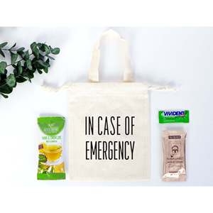 Sac de survie et cadeau d'anniversaire écologique en coton recyclable pour kit de gueule de bois d'urgence - Product Image 1