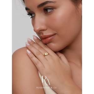 Anello con sigillo a raggi di sole placcato oro 18K, anti-ossidazione, con fascia dorata casual e design a margherita - Product Image 3