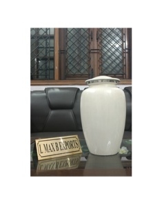 100% urnas hechas de metal de grado superior con diseño moderno para urnas de cenizas humanas por exportadores indios a precios bajos - Product Image 2