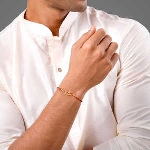 Combo de Rakhi Golden Sacred Bloom con Pulseras y Brazaletes Elegantes para un Hermoso Look Raksha Bandhan - Product Image 3