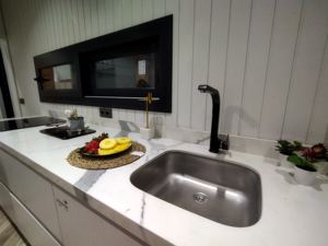 Cabaña Prefabricada Modular de Lujo de 40 m2, Contemporánea, Portátil, con Estructura de Acero, Aislada, Resistente a la Intemperie, al Fuego y Ecológica - Product Image 5