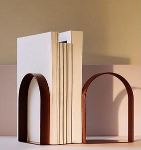 Sujetalibros de metal de acero de alta calidad con un diseño moderno perfecto para espacios de trabajo contemporáneos y arreglos de estanterías para el hogar - Product Image 6