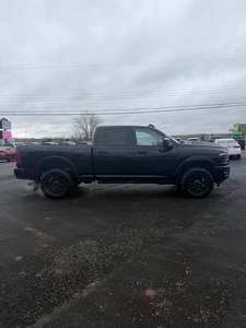 Camioneta Usada 2025 de Trabajo Pesado 2500 Limited 4x4 Cabina Doble - Product Image 1