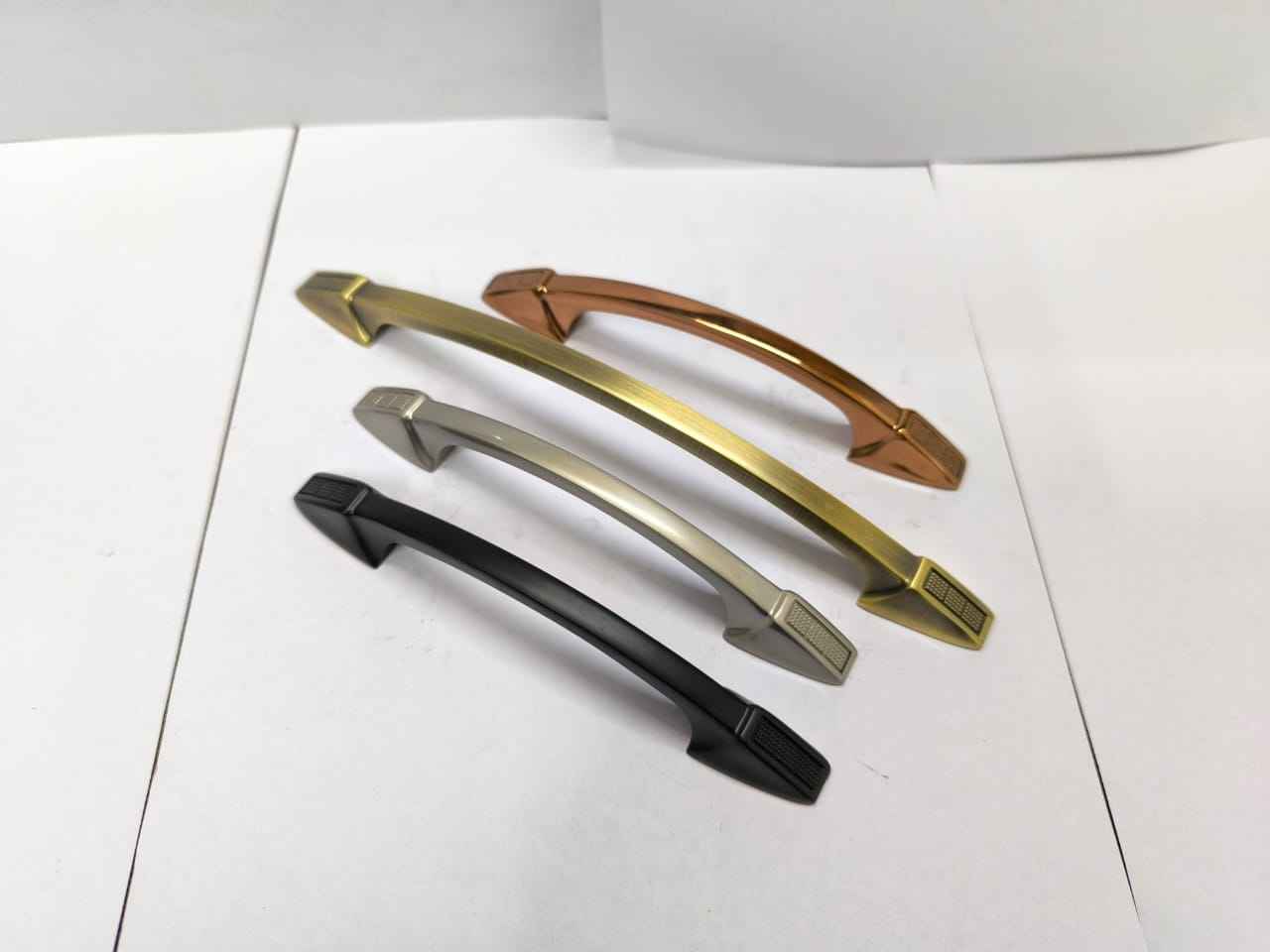 ดำ, ทอง, เทา, น้ำตาล