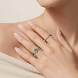 แหวนหมั้นลายใบไม้พันกันประดับมอสอาเกตจาก Jeulia - เครื่องประดับชั้นดี - Product Image 6