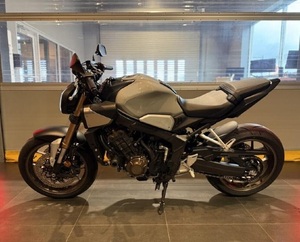 Moto sportive naked à quatre cylindres en ligne CB650R 2024, toute neuve, 6 vitesses, haute performance, moto de rue - Product Image 4
