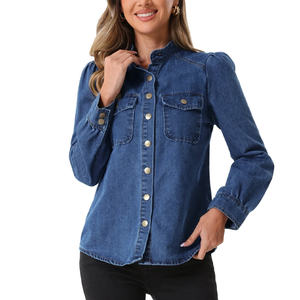 Chemise en jean légère en coton pour femme au design classique avec fermeture à boutons et col - Product Image 1