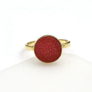 Hermoso anillo de piedras preciosas Druzy de azúcar rojo chapado en oro ajustable forma redonda anillo de piedras preciosas hecho a mano joyería de diseñador - Product Image 1