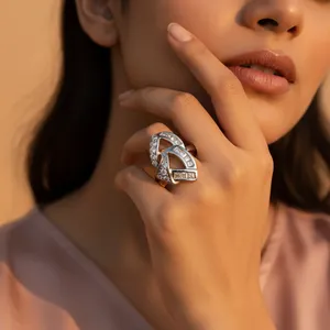 Bague de Fiançailles et de Promesse Tendance pour Femme en Argent 925 Plaqué Rhodium avec Zircon Géométrique Romantique Taillé - Product Image 1