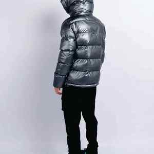 Chaquetas de Invierno para Hombre Resistentes al Frío de Fabricantes Personalizados, Ropa Anorak, Chaqueta Acolchada con Cuello en Contraste, Capucha Teñida y Técnica Bordada - Product Image 4