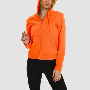 เสื้อสเวตเตอร์มีฮู้ดของผู้หญิงสไตล์ใหม่สีพื้นปักโลโก้ตามสั่ง - Product Image 1
