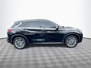 Titre propre, faible kilométrage - QX50 Luxxe FWD d'occasion 2023 - Product Image 3