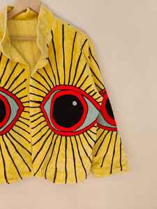 Veste Suzani en velours jaune avec broderie oculaire, faite à la main, brodée, style bohème, motif tribal œil maléfique, vêtement extérieur en velours - Product Image 4