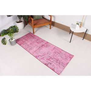 Alfombra Turca Vintage Pequeña de 2x5 pies, Alfombra de Lana Rosa y Negra con Diseño de Camuflaje - Product Image 2