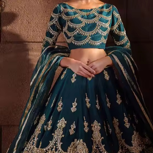 BORDADO EN BLUSA DE NOVIA VERDE OSCURO, VESTIDO LEHENGA Y DUPATTA CON CUENTAS DE CRISTAL EMBELLECEDADAS, TRABAJO DABKA PARA BODA @ 2024 - Product Image 1