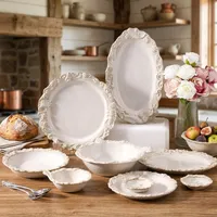 Klassische Relief-Porzellan-Platzteller mit massivem Barock-Gravurdesign, rundes Geschirrset für Hochzeiten und Partys