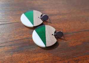 Boucles d'oreilles OceanLuxe Large Resin Angel GlowGem Eco-friendly Designer Studs - Product Image 4