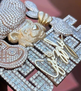 Colgante de Plata de Ley 925 con Letra de Dibujos Animados Personalizada, con Incrustaciones de Diamantes Moissanite VVS, Diseño Hip Hop, para Hombre - Product Image 2