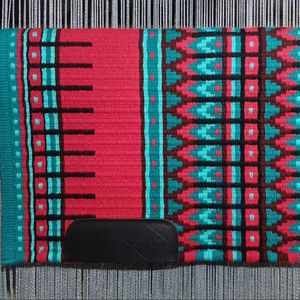 Manta de sillín de caballo occidental lista para el rendimiento Forro de polialgodón con relleno de lana para competiciones de rodeo y equitación de senderos largos - Product Image 1