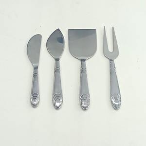 Juego de rebanador y esparcidor de queso mate chapado en oro de acero inoxidable de buena calidad con mango pulido de resina marrón amarillento - Product Image 5