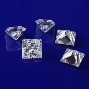 La beauté moderne à la demande rencontre la science La popularité croissante des diamants fabriqués en laboratoire pour l'élégance quotidienne disponible à la vente - Product Image 4