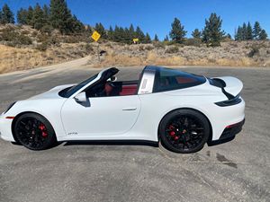 2024 911 Targa 4 GTS 7 vitesses, 473 ch Twin-Turbo Flat-6 d'occasion, ensemble premium, non modifié - Product Image 3