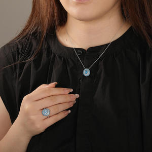 Collar Jeulia Summer Seaside Halo Aquamarine - Cadena de Acero Inoxidable Chapada en Oro con Motivos Geométricos de Mariposa y Corazón - Product Image 6