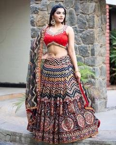 Diseñador fiesta boda desgaste satén Benglori seda con bordado pesado secuencia trabajo Lehenga & Choli con Faux Georgette Dupatta - Product Image 1