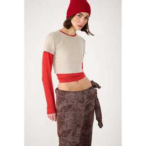 Camiseta corta acanalada con adornos de piedras - Product Image 2