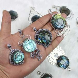 Vente en gros de pendentifs en labradorite de créateur Collier de pierres précieuses en ammonite avec placage en argent sterling pour l'utilisation de bijoux et de breloques - Product Image 1