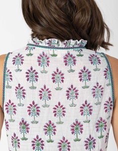 Hermoso Vestido Maxi de Algodón con Cuello en V y Corte en A, Diseño Floral Estampado a Mano, Adorno de Ganchillo con Hilo Lurex, Volantes y Cierre de Botones - Product Image 5