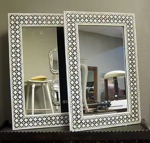 Cadre de miroir en incrustation d'os artisanal, moderne, écologique, luxueux et personnalisé - Product Image 3