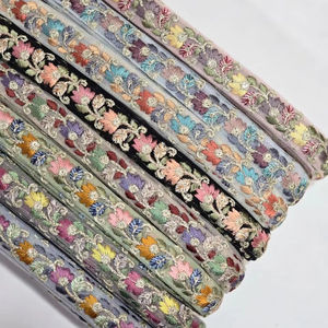 Tissu de broderie ethnique avec ruban de dentelle à fleurs pailletées Accessoires de vêtement pour la couture de robes Sangle textile haute visibilité - Product Image 1