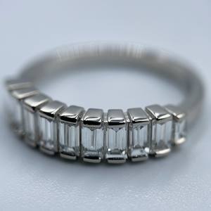 Bague de fiançailles demi-éternité en diamant de laboratoire taille baguette sertie clos, 1,2 carat total, or blanc, romantique, pour fête et mariage - Product Image 6