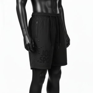 กางเกงขาสั้นผู้ชายผ้าโพลีเอสเตอร์น้ำหนักเบา 125 GSM แบบกันลม สีดำ ดีไซน์เรียบง่าย พิมพ์ลายแบบเจาะรู พร้อมโลโก้สั่งทำ - Product Image 4