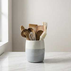 Portautensilios de Cerámica de Gres de Primera Calidad |   Almacenamiento de Utensilios de Cocina Duradero y Ecológico |   Recipiente Decorativo para Encimera - Product Image 1