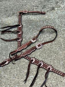 Juego de tachuelas de cuero occidental Premium para caballos, brida de sillín completa y accesorios disponibles para la venta desde India - Product Image 5