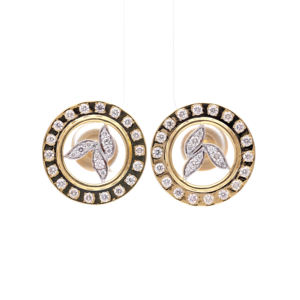 Pendientes de Botón Redondos de Oro Amarillo de Lujo con Diseño de Racimo de Diamantes con Motivo de Hoja |   Joyería de Alta Calidad para Mujer - Product Image 1