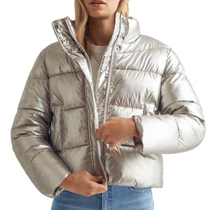 Vente en gros de vestes matelassées en tricot métallisé brillant pour l'hiver, col montant, 100% nylon imperméable, personnalisable pour femmes - Product Image 1