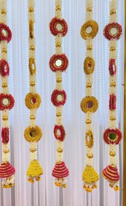 Guirlande florale traditionnelle en miroir avec glands en cône doré et rouge pour décor de festival et de mariage Guirlandes de perles Mogra - Product Image 3