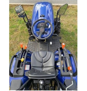 Tracteur utilitaire diesel compact et durable Farmtrac FT26M, petite machine agricole 4x4 pour la gestion des vergers et des serres - Product Image 3