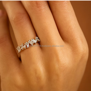 Anillo de Compromiso de Media Eternidad con Diamantes Baguette en Oro Sólido de 14K Certificado por IGI para Mujer, con Diamantes de Calidad VVS Cultivados en Laboratorio - Product Image 2