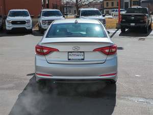 Hyundai Sonata 2016 FWD d'occasion, essence/électrique/hybride, boîte automatique/manuelle, sièges en cuir, caméra de recul, 16 pouces, côté gauche, foncé - Product Image 3